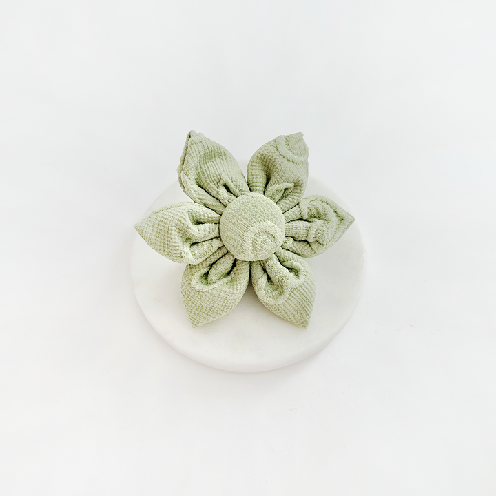 LUXE Sage Heart Collar Flower